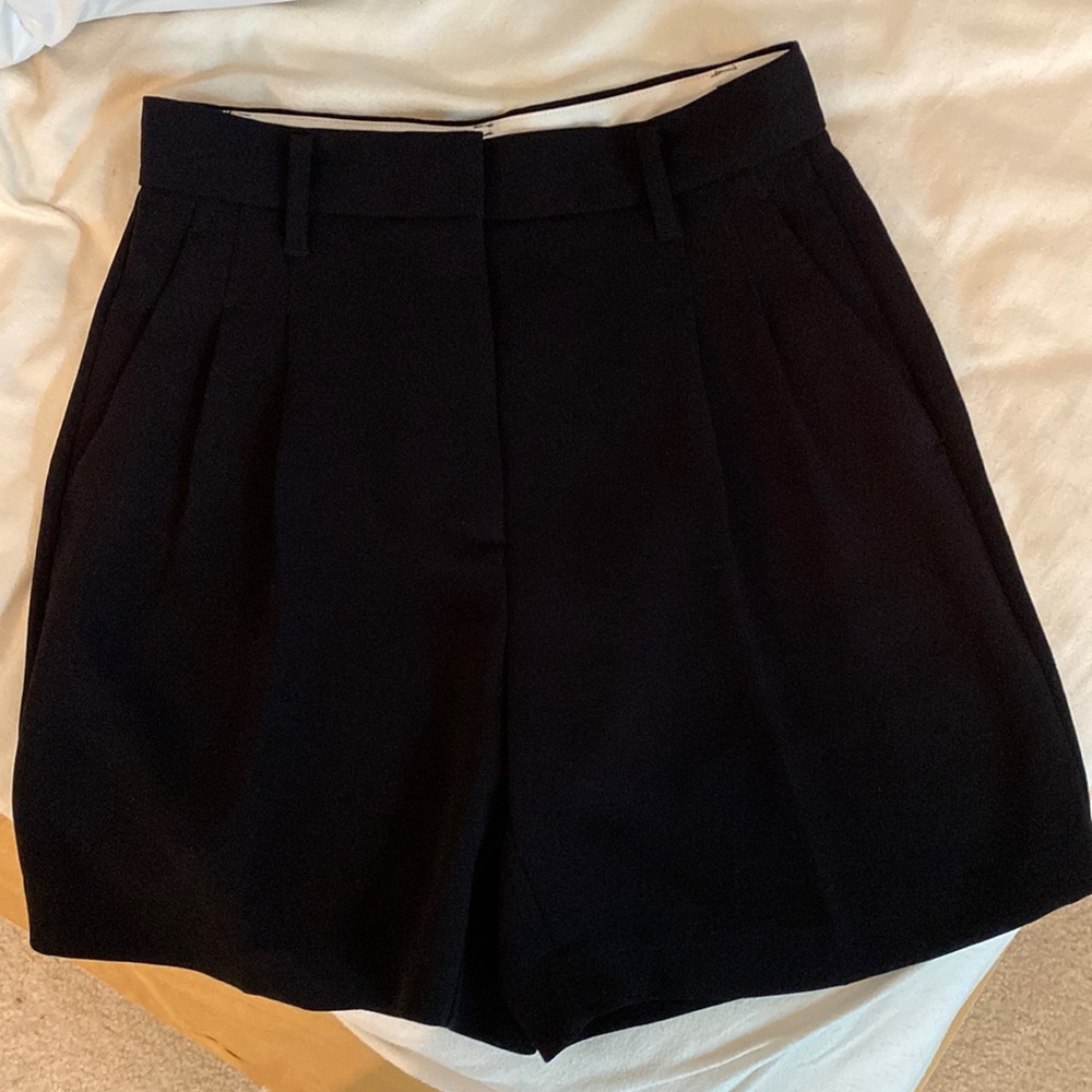 Aritzia wilfred effortless 7” shorts